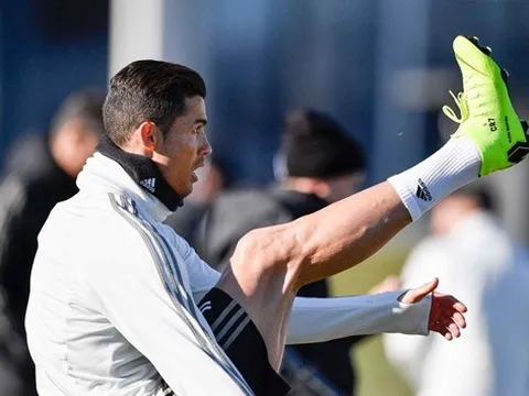 Ronaldo nghiêm túc tập luyện cùng dàn sao Juve