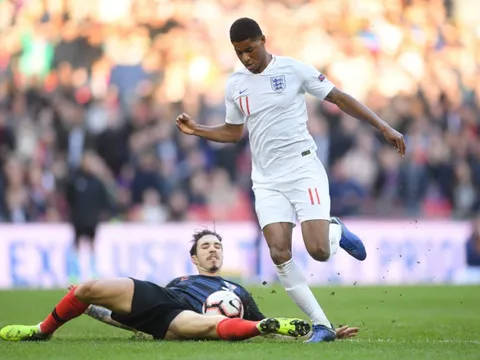 Rashford đi bóng quá ảo, biến Modric thành... Matic