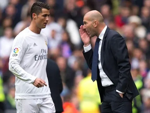 Zidane chưa bao giờ muốn ở lại "con tàu đắm"