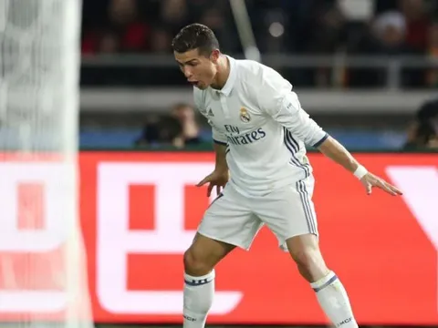 Zidane không thể chịu đựng thêm cảnh thiếu Ronaldo
