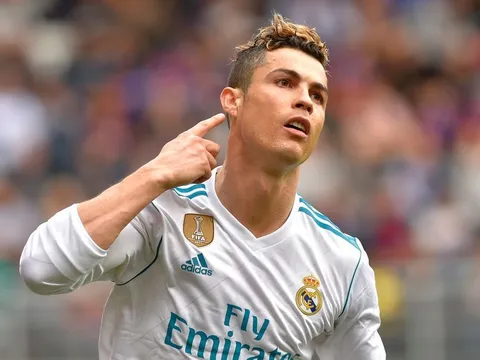 SỐC: Ronaldo phải trả 28 triệu euro hoặc... ngồi tù