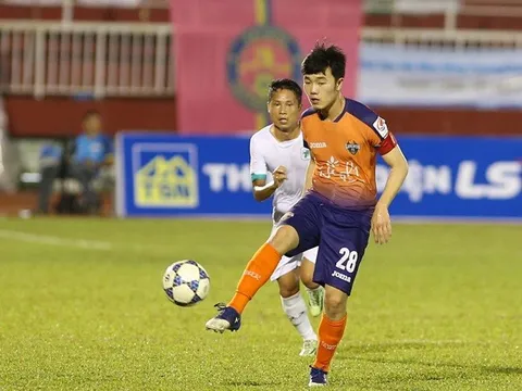 Xuân Trường lần đầu mang băng đội trưởng Gangwon FC