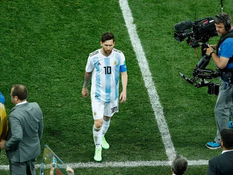 HLV Sampaoli nói gì về Messi và Caballero?