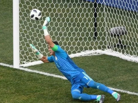 Cầu thủ lớn tuổi nhất lịch sử World Cup cứu thua kì diệu cho Ai Cập