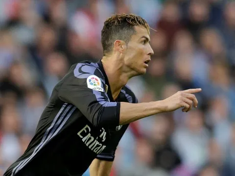 Siêu nhân Ronaldo lập cú đúp, Real Madrid chạm một tay vào cúp vô địch