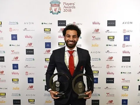 Gala trao giải cuối năm của Liverpool: Mohamed Salah 'mỏi tay' nhận quà