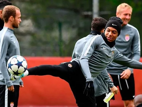 Antonio Rudiger 'quẩy' tung phòng thay đồ mừng ngôi vô địch của Chelsea