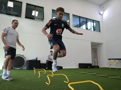 Neymar tập luyện trở lại khi hội quân cùng Brazil