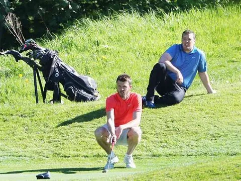 Carrick trổ tài đánh golf cùng Scholes và Nicky Butt