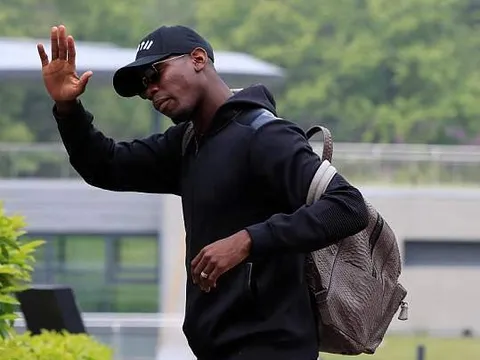 Pogba và đồng đội ăn mặc cực chất khi lên tuyển