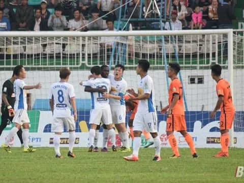 Minh Phương kêu oan phạt đền, HLV HAGL khẳng định đúng