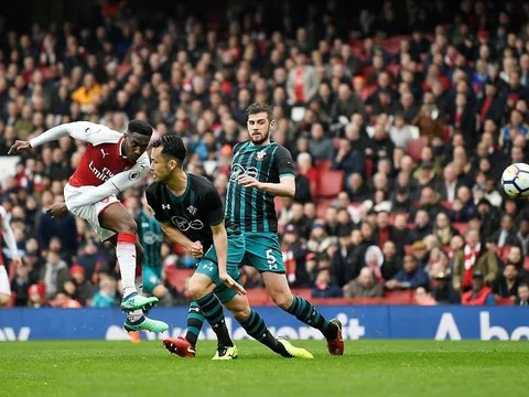 Vừa ghi bàn, vừa kiến tạo, hãy gọi anh là "King" Welbeck