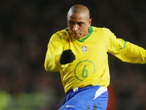 10 cú sút phạt đẳng cấp của Roberto Carlos
