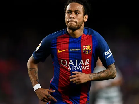 10 hợp đồng tài trợ áo đấu giá trị nhất: Nguồn thu khủng khiếp của Barca