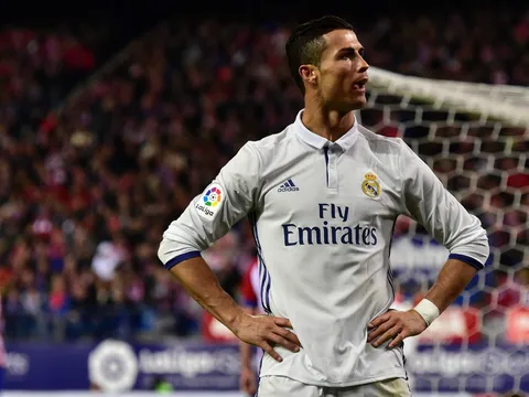 10 khoảnh khắc Cristiano Ronaldo chứng tỏ anh vĩ đại hơn tất cả