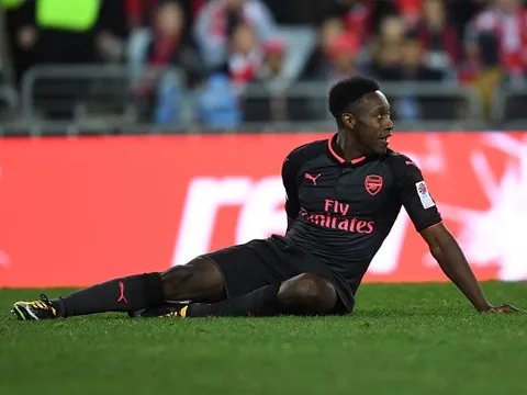 10 phút, Lacazette 'cân' cả bộ ba Ozil, Walcott, Welbeck