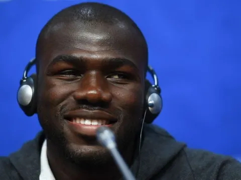 100 triệu euro, đến Koulibaly cũng không tin