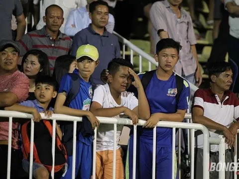 Nước mắt trẻ nhỏ và giá trị của bóng đá Việt Nam