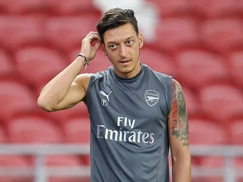 18h35 ngày 28/07, Arsenal vs PSG: Ozil xuất trận