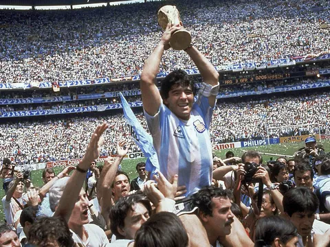 Những huyền thoại World Cup (Kỳ 2): 'Cậu bé vàng' Maradona
