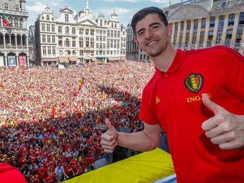 Thibaut Courtois khiến cuộc chiến thủ môn ở Real Madrid nóng bỏng