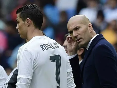 Ronaldo cáu kỉnh với Zidane khi Isco dự bị ở derby Madrid?