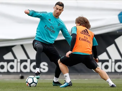 Ronaldo luyện "thần công", sẵn sàng sút tung lưới Atletico