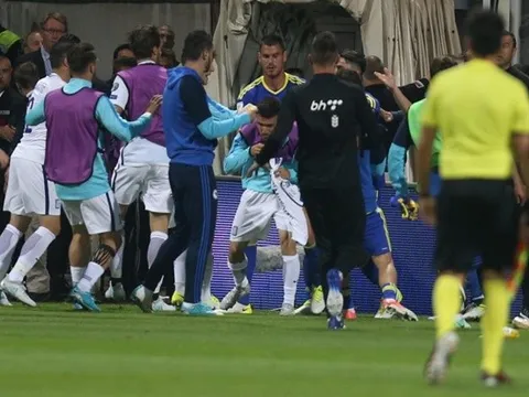 Mourinho 'đàm đạo' với nhân tố mới toanh trong buổi tập của MU