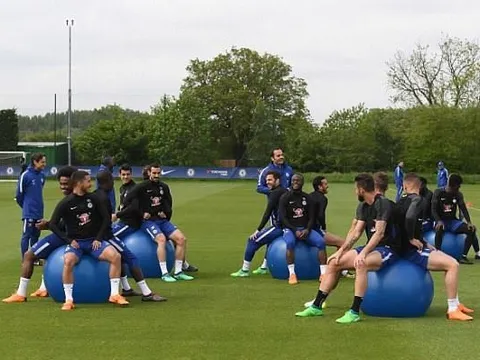 Chelsea tập bài lạ, quyết hạ Man Utd