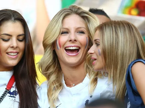 Dàn WAGS tuyển Pháp sẵn sàng đốt cháy khán đài World Cup