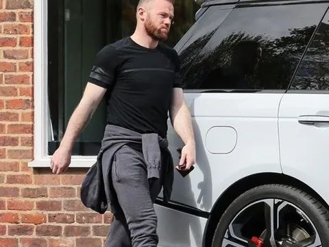 Jurgen Klopp nên kí hợp đồng với tiền vệ cao 1m91 sau khi nhận 'cú tát' vụ Fekir