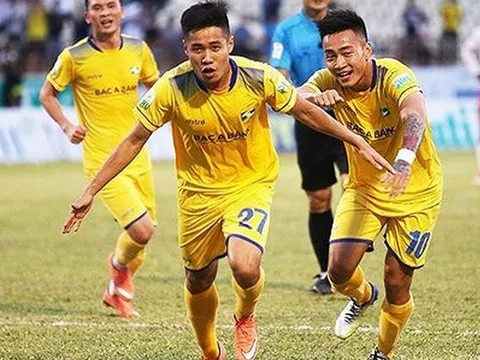Xuân Toàn tỏa sáng, SLNA bỏ xa khu vực "cầm đèn đỏ"