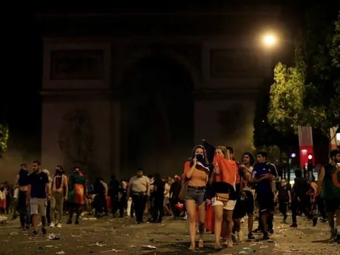 2 CĐV chết thương tâm ngày Pháp vô địch World  Cup