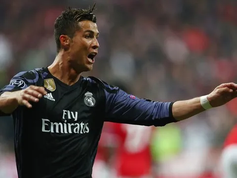2 lần hạ gục Neuer, Ronaldo trở thành Vua châu Âu