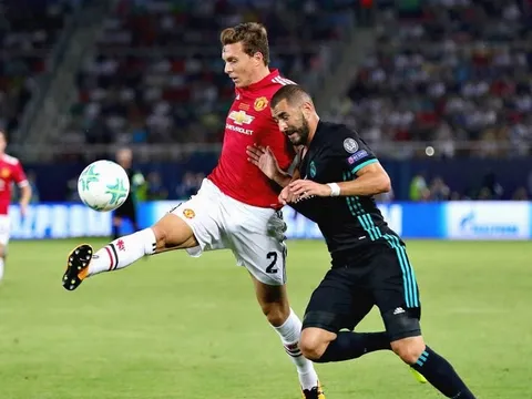 '20 năm qua Man Utd chưa có trung vệ nào tệ như Lindelof'
