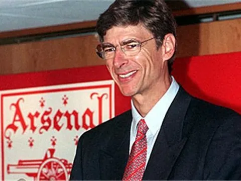 20 năm tại Arsenal, mức lương của Wenger đã thay đổi thế nào?