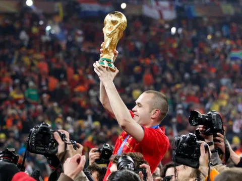CHÍNH THỨC: Andres Iniesta chia tay đội tuyển Tây Ban Nha