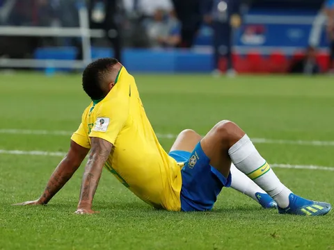 Brazil lưu ý: Gabriel Jesus đang chơi tệ hơn cả Fred hồi năm 2014