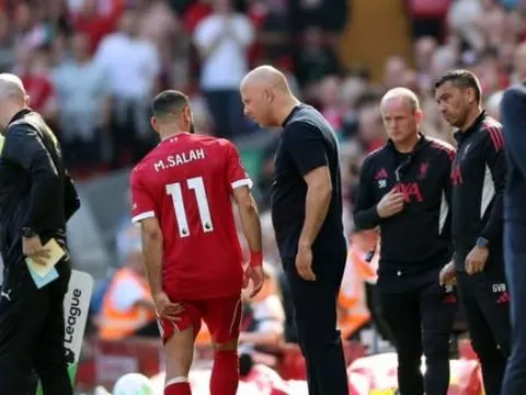Liverpool mất hung thần Salah ở trận đại chiến với MU