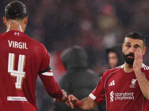 Wayne Rooney khẳng định Salah, Van Dijk đang sa sút