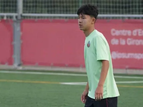 4 lần bị lừa tiền, sao nhí Kazakhstan vẫn cập bến lò La Masia