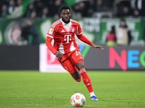 MU sẵn sàng phá két vì Alphonso Davies