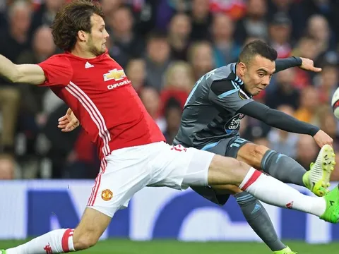 "Hổ báo" đánh nhau, Bailly báo hại Man United trong trận chung kết
