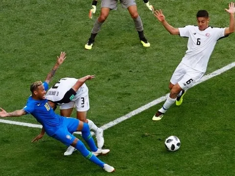 Neymar có thực sự bị phạm lỗi?