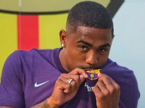 Malcom 'đổ thêm dầu vào lửa' cho cuộc chiến giữa Roma và Barca