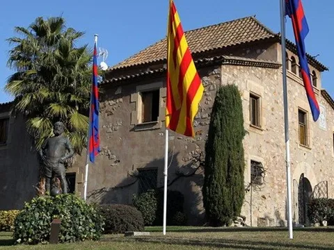 Barca cần thay đổi để khôi phục "đế chế" La Masia