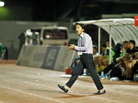 "Vùi dập" TP.HCM 1-4, vô tình Hà Nội FC "đốt ghế" HLV Miura?