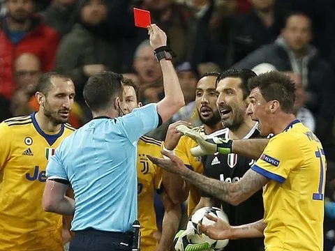 Phạt đền + thẻ đỏ oan nghiệt phút bù giờ, Juventus dừng chân trước ngưỡng cửa thiên đường