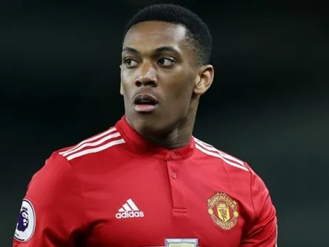 3 quả bom nổ chậm đang chờ Mourinho xử lí
