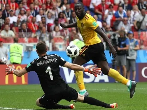 Lukaku trở thành cầu thủ đầu tiên cân bằng thành tích của Maradona